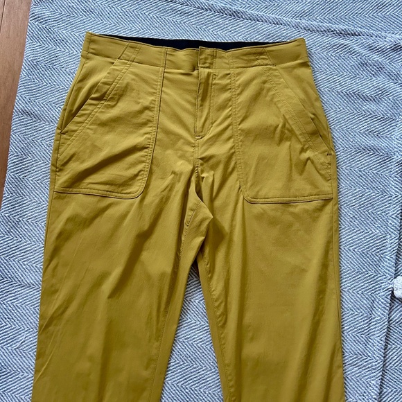 Eddie Bauer⎪Women's Horizon High-Rise Cropped Pants - Picture 2 of 10